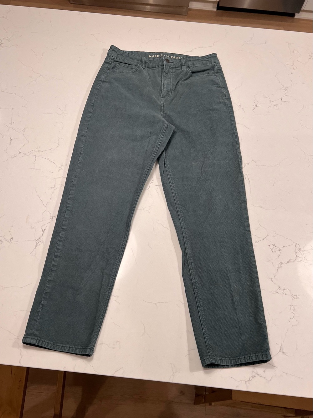 AMERICAN EAGLE OUTFITTERS • JEANS
Women